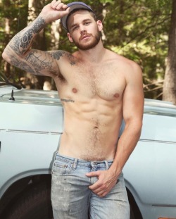 butchlvr:  Matt Camp…..oooph what a hottie!