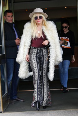 gagafanbasedotcom:  Lady Gaga leaving her apartment in NYC. (05/07)
