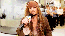 becauseitisjohnnydepp:    Johnny Depp visits children’s hospital