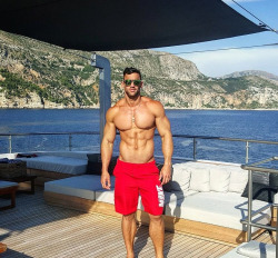 stratisxx:  Another hot Greek God on the Greek islands.