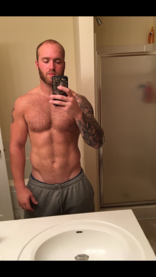 straightbaitedmen:  Justin, 25 from Minneapolis