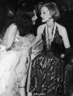 fawnvelveteen:  Marisa Berenson and Loulou de la Falaise, 1974