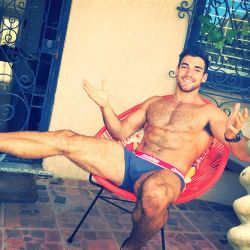 hunkopedia:  Follow Hunk’o’pedia for more hot guys!