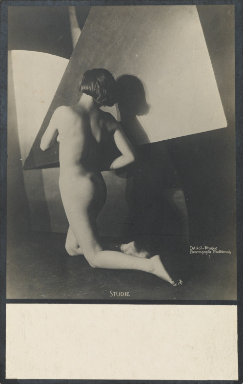 gacougnol:Frantisek Drtikol“Salome” Study c. 1928 https://painted-face.com/