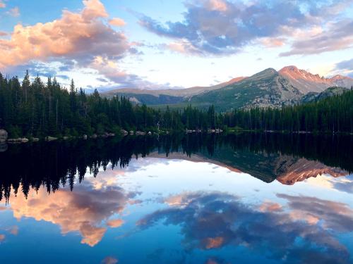 oneshotolive:  Alpine sunset — Bear Lake, CO [OC] [4032 x 2034]