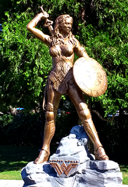 dcvertigodaily: Wonder Woman statue for the #DCWomanArt exhibition