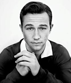 Maszületettfaszi:   Joseph Gordon-Levitt (1981)Eredet, A sötét