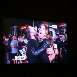 warriorrrqueen:  .@30SECONDSTOMARS hugging on the @MTV #Vma red