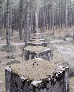 enochliew:  Landscape as a Witness to War by Marc Wilson Along