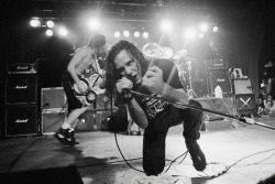 rockandrollpicsandthings:  Pearl Jam, Seattle 1991 Mike McCready,