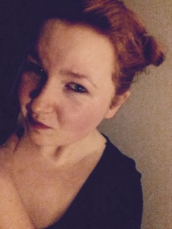 foxybaggins:  A super rare viewing of me minus my fringe. And