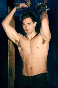 celebpits:  Tyler Hoechlin