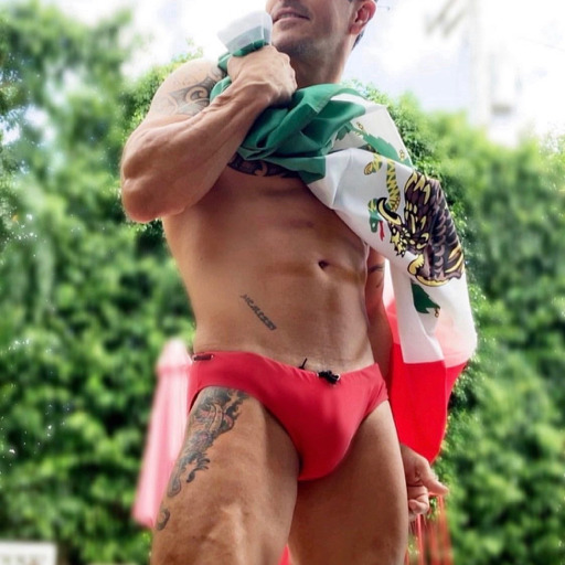 mapapla:Shower done #maletoes #malefeet #calves #fit #malesoles