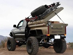 010371350:  leatherneck-one:  offroaderize:  This Tacoma.  FUCK