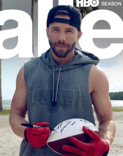 fresh-as-lettuce:  Happy Birthday, Julian Edelman 