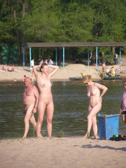 nudebeachpictures.tumblr.com/post/79546615555/