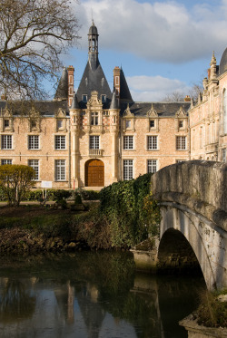 allthingseurope:   	Chateau d'Esclimont, France (by Polybozologist)