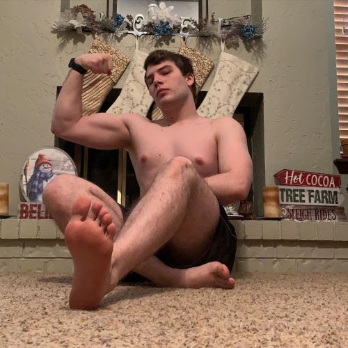 spiritpawz:  Been having fun with my family.   #foot #footmaster