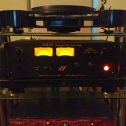 sonicsatori:  Amazing analog front-end: EAR 912 pre/phonostage