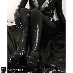 latexliving1973:  Credit to @cannyrabbit : #selfie #rubber #latex