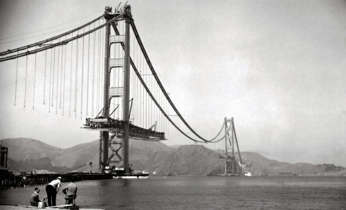 Le Golden Gate Bridge lors de sa construction, San Francisco,