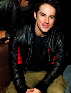 michaelxtrevino:    [69/∞] photos of Michael Trevino    