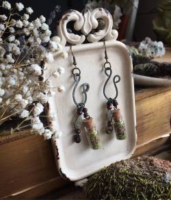 mossjaw:  Mossy🌿🍃 This pair of earrings will be available