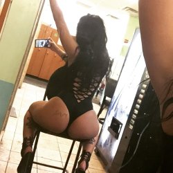 stripper-locker-room:  datwerkqueen