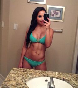 fyfesmash:  http://instagram.com/misslisamorales http://www.lisamorales.net/