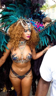 y-in:  chill-aesthetics:  Rihanna in Barbados  SHE GETTIN THICK