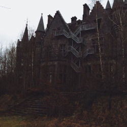 praetorianknigh:  I love houses like this and wish I could live