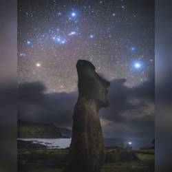 Orion above Easter Island #nasa #apod #twan #easterisland #moai