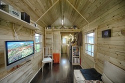 brain-food:   ฤ,000 DIY home built by couple Chris and Melissa via Inthralld