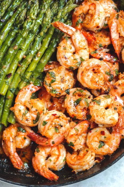 daily-deliciousness:  Lemon garlic butter shrimp with asparagus