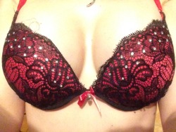 hcsky01:  Happy Valentine’s Day you sexy tumblers out there:)