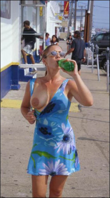 Women nude or flashing in the outdoors or public 