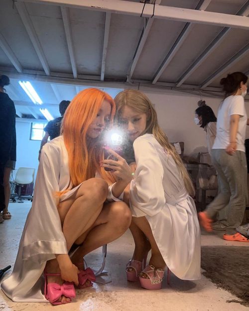 gidleinstagram:  miyeon instagram update with yuqi 🖤