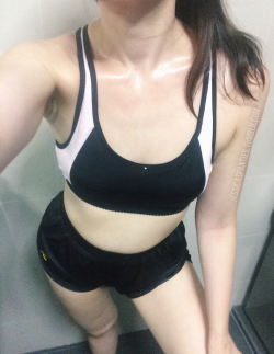 jessicaspanties:  Went for a late night run to clear my head