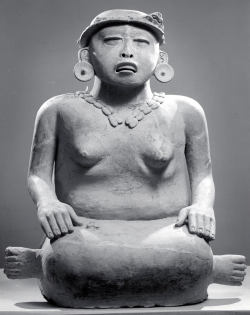 tlatollotl:  Seated female figure Veracruz, Mexico. Remojadas.