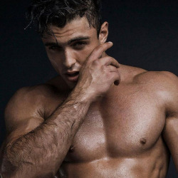 fagggotries:  David Lurs [soul artist mgmt]by Rick Day 