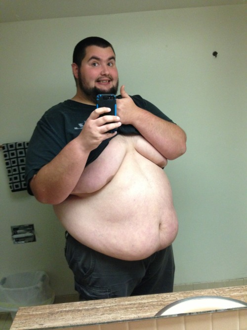 yfj2:  Itâ€™s â€œTummy Tuesday,â€ Gents!  Love those moobs