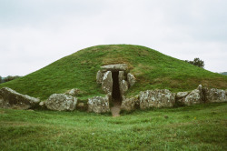 wanderthewood:Bryn Celli Ddu, a Neolithic passage tomb in Anglesey,