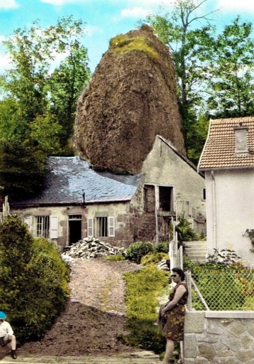 La maison de la Roche à Laveissière, Cantal.