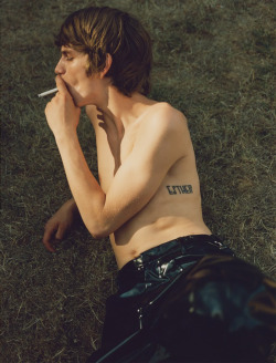 justdropithere:  Erik van Gils by Markus Pritzi - L'officiel