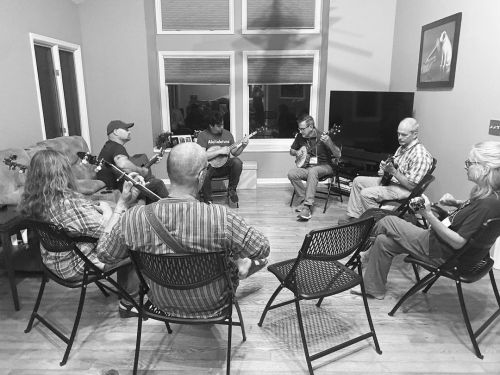 <p>And so it begins, again…</p>

<p>#nashvilleclawhammercamp #clawhammerbanjo #banjo #oldtime #fullyvaccinatedcamp (at Ridgetop, Tennessee)<br/>
<a href="https://www.instagram.com/p/CTV7wKMsytk/?utm_medium=tumblr">https://www.instagram.com/p/CTV7wKMsytk/?utm_medium=tumblr</a></p>