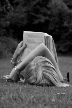 bibliotecaerotica:  Si te veo así, no terminas el libro ;)