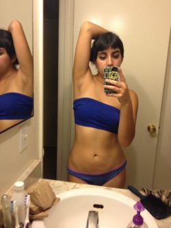 achselhaare:  a-refreshing-reign:  Bye bye fuzzy armpits! A month