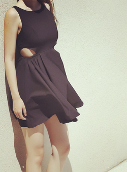 tbdressfashion:  little black dress 