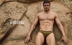 mancrushoftheday:  Thom Evans for @dhedral #muscle #abs  The