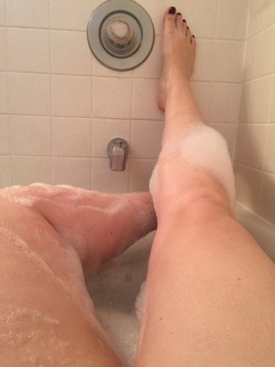 milfjugs:  It’s been too long….. Bath time fun 💋💋